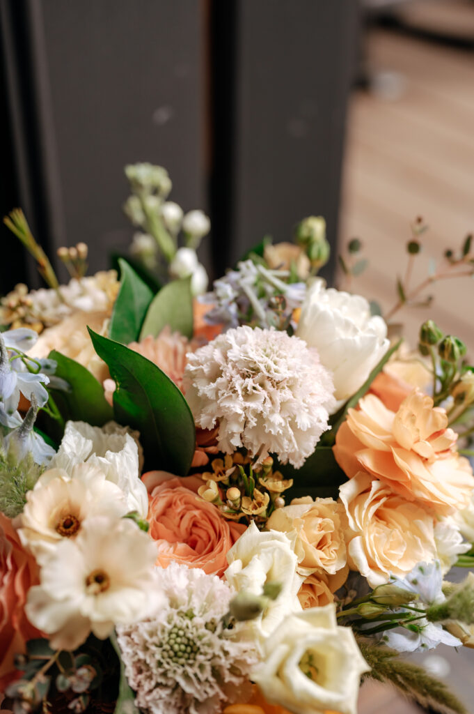 wedding flowers, bridal bouquet
