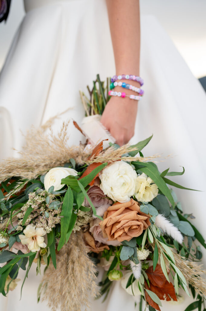 Soft and neutral wedding florals