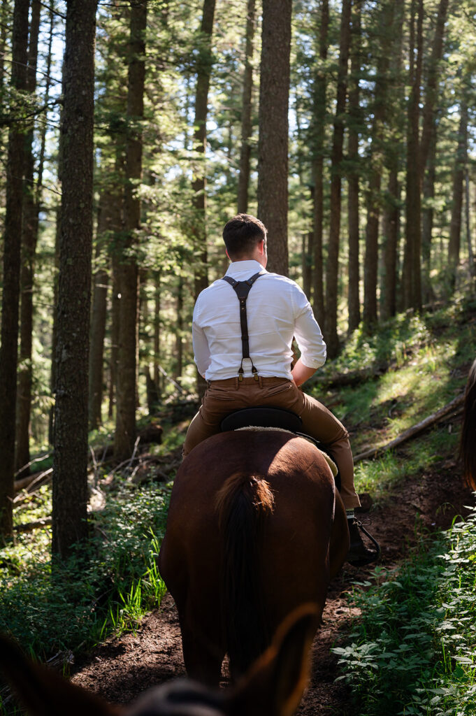 Colorado horseback riding, photography. colorado springs elopement photographer, engagement session ideas
